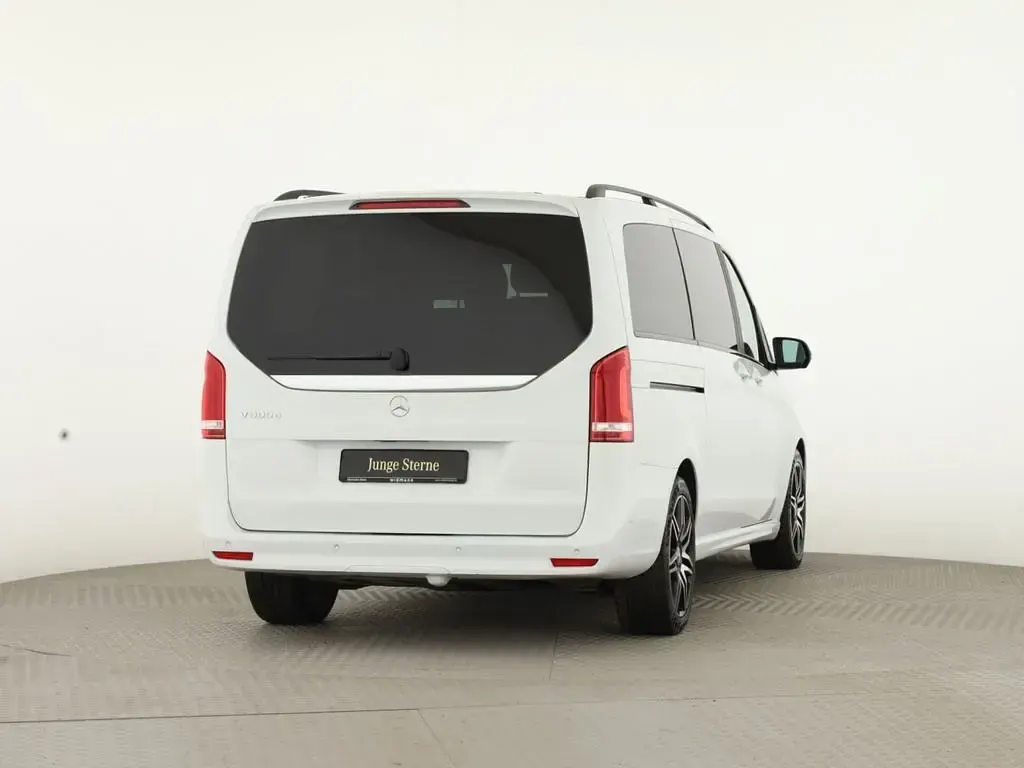 Gebraucht Mercedes V300 AMG line 237 PS (174 kW) 2023 Bergkristallweiss metallic Van / Kleinbus