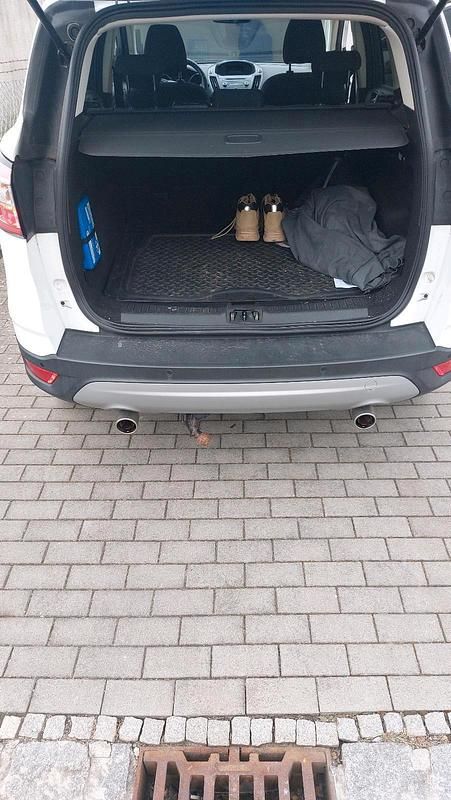 Gebraucht Ford Kuga 150 PS (110 kW) 2018 Weiß SUV