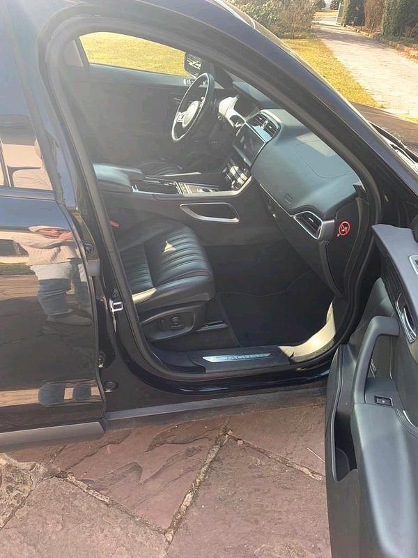 Gebraucht Jaguar F-Pace 180 PS (132 kW) 2017 Schwarz SUV