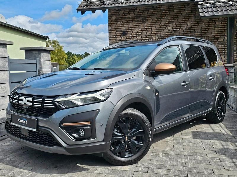 Grau Gebraucht 2023 Dacia Jogger Extreme Kombi | 12.490 € - Bild 1/4