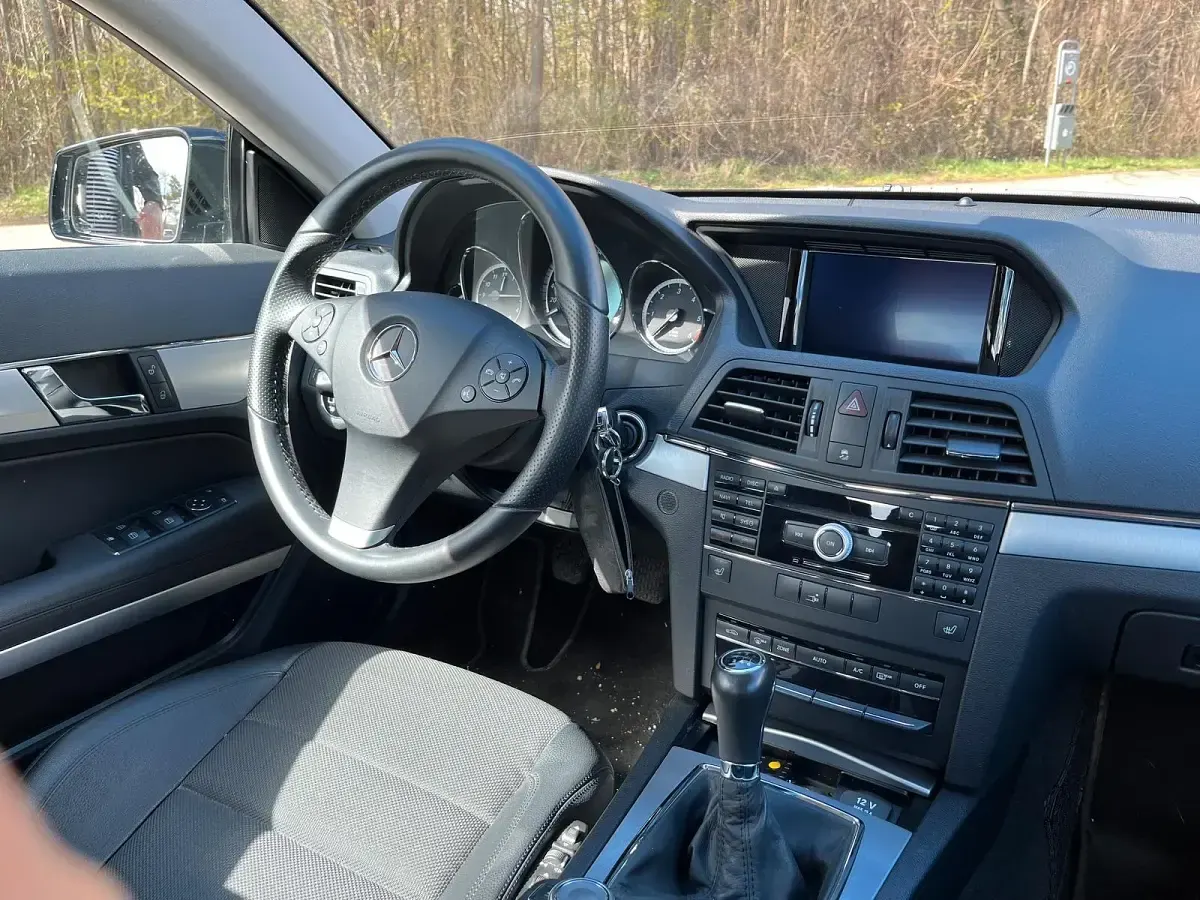 Second-hand Mercedes E250 204 CP (150 kW) 2009 Negru Coupe