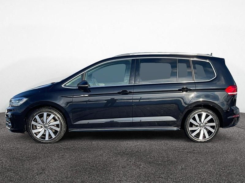 Gebraucht VW Touran Highline 150 PS (110 kW) 2025 Deep black perleffekt Van / Kleinbus