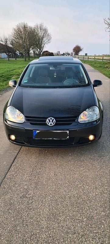 Gebraucht VW Golf V 115 PS (84 kW) 2004 Schwarz Kleinwagen
