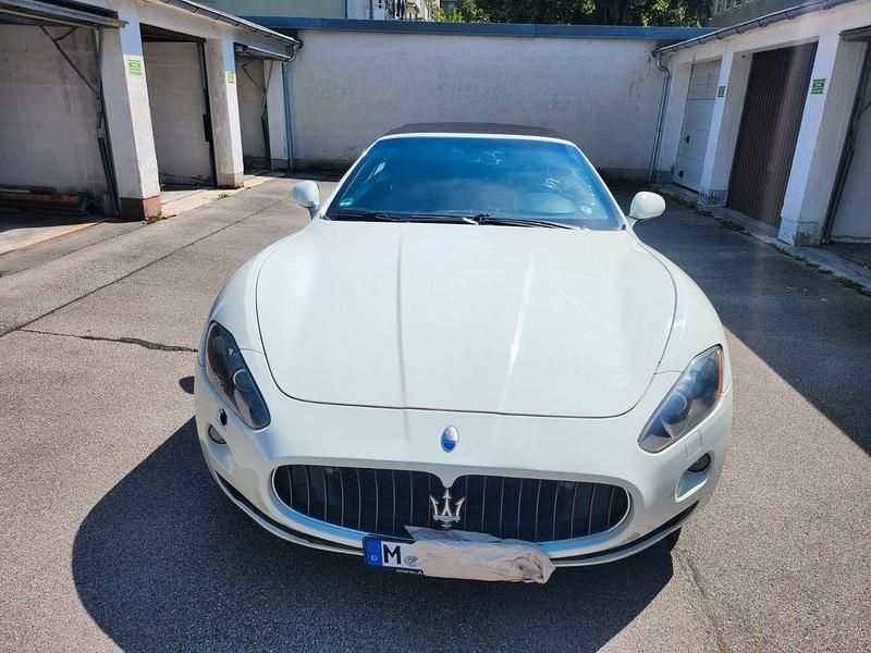 Gebraucht Maserati GranCabrio 450 PS (330 kW) 2011 Weiß Cabrio