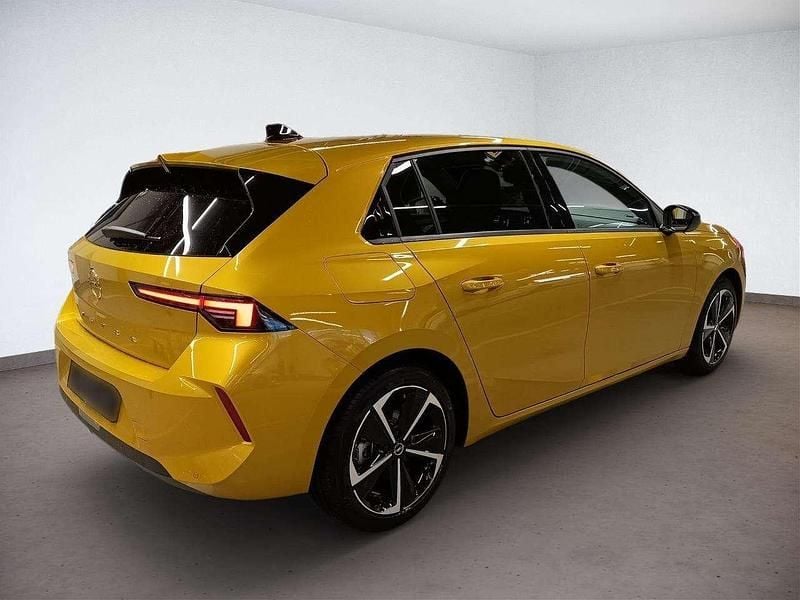 Gebraucht Opel Astra Edition 131 PS (96 kW) 2025 Lackierung amber yellow/typ au Limousine