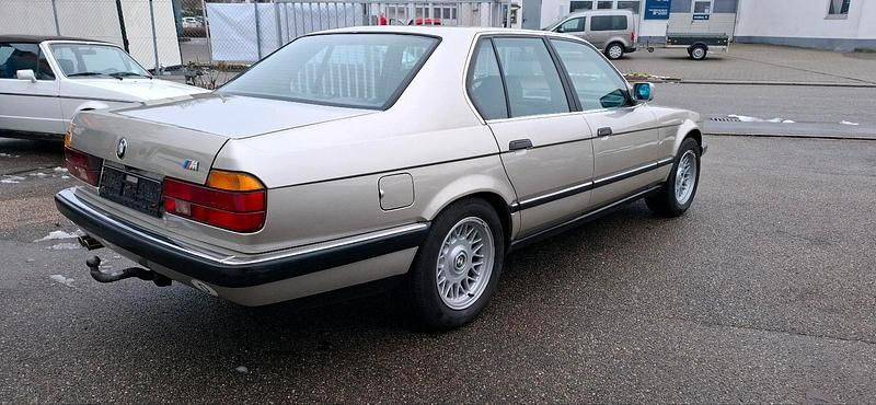 Gebraucht BMW 730 180 PS (132 kW) 1986 Gold Limousine