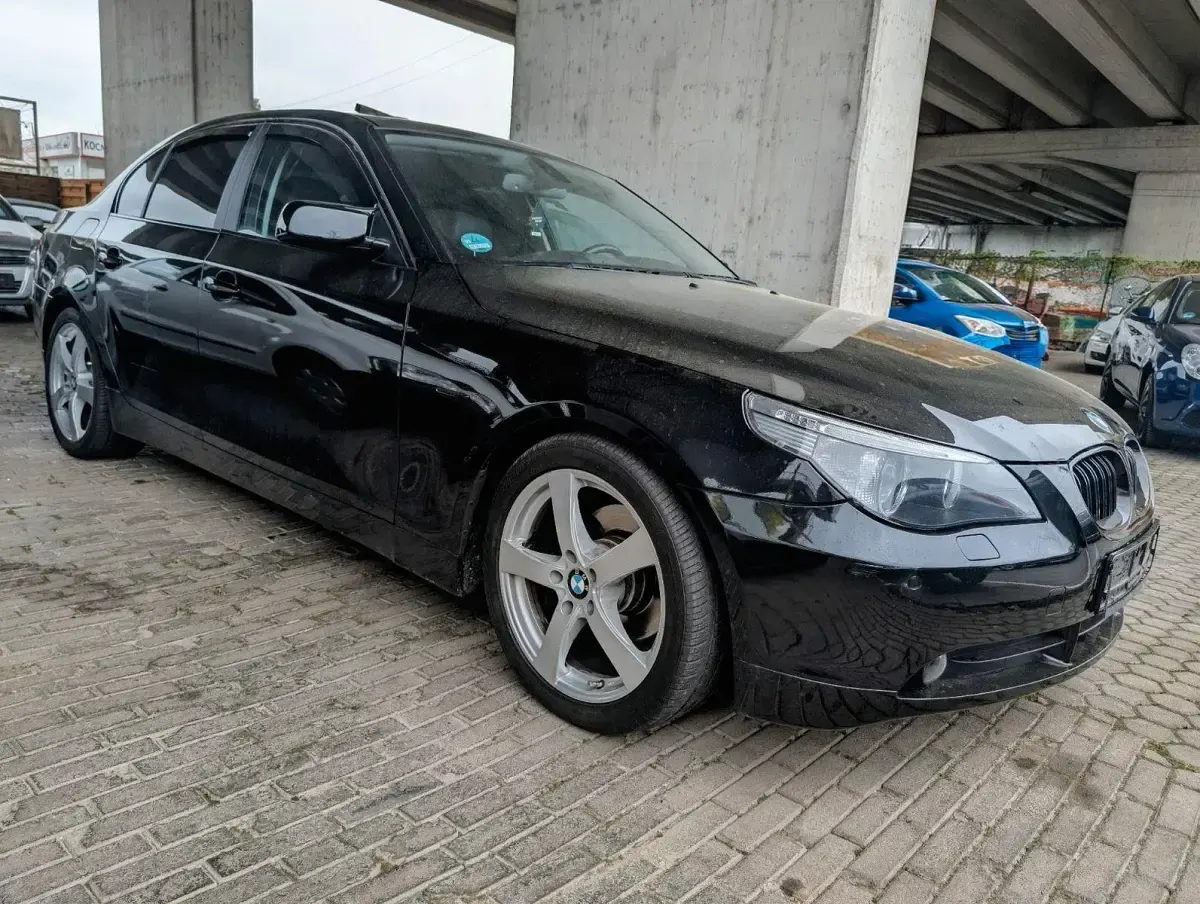 Occasion BMW 523 Advantage 177 ch (130 kW) 2006 Noir Berline