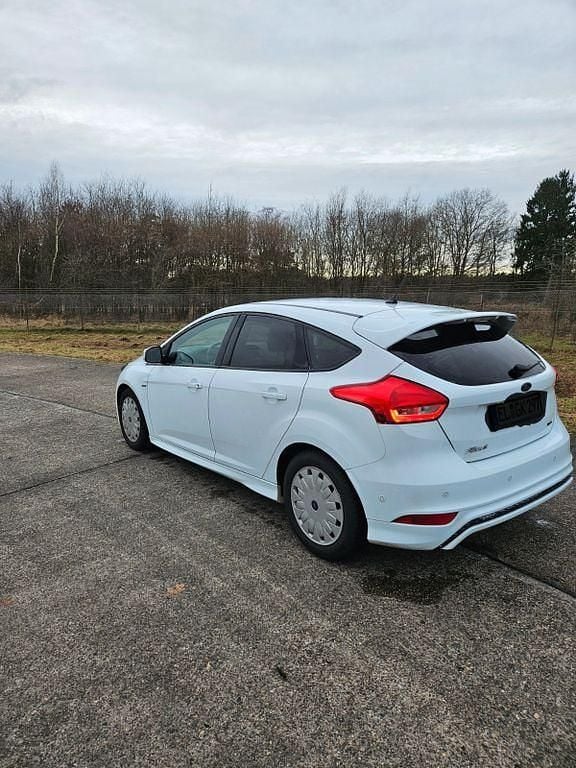 Gebraucht Ford Focus ST-Line 140 PS (102 kW) 2018 Weiß Limousine