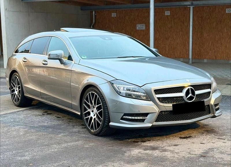 Grau Gebraucht 2012 Mercedes CLS350 Shooting Brake AMG Kombi | 9.999 € - Bild 1/4