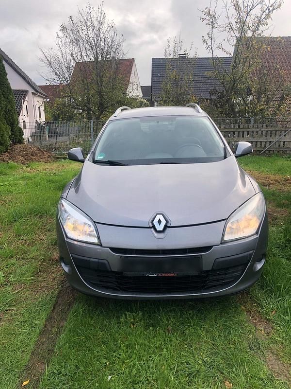 Grau Gebraucht 2010 Renault Mégane GrandTour Kombi | 3.599 € (Fairer Preis) - Bild 1/4