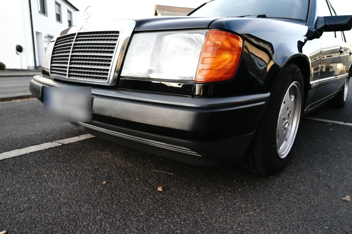 Gebraucht Mercedes E300 180 PS (132 kW) 1989 Schwarz Limousine