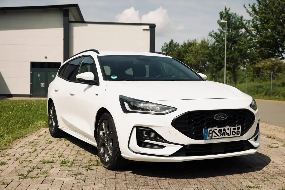 Gebraucht Ford Focus ST-Line X 155 PS (114 kW) 2022 Weiß Kombi