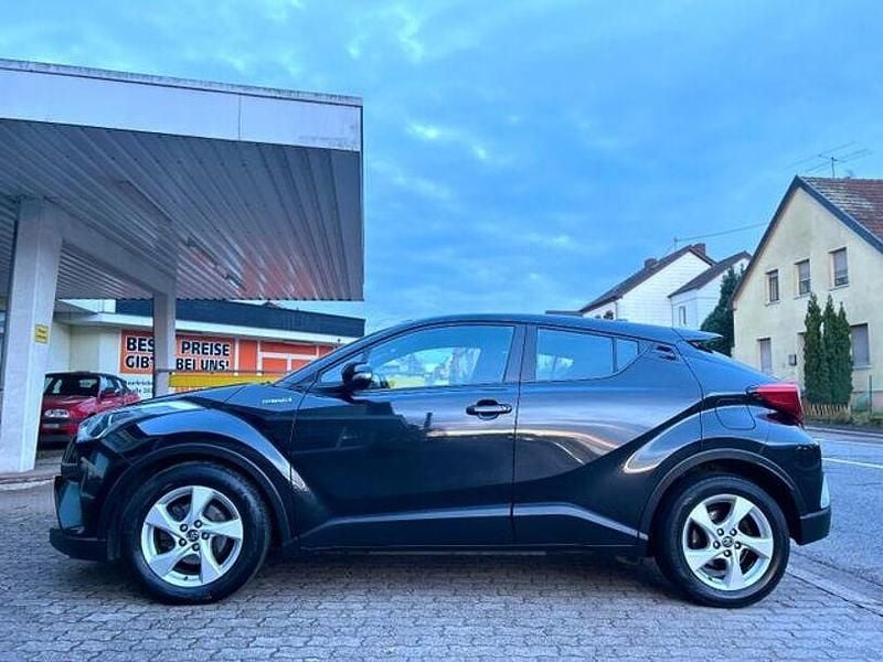 Second-hand Toyota C-HR 98 CP (72 kW) 2019 Negru SUV