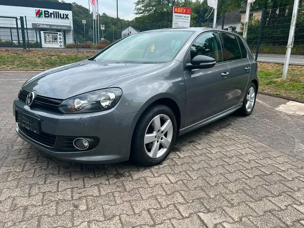 Gebraucht VW Golf VII Match 105 PS (77 kW) 2012 Grau Limousine