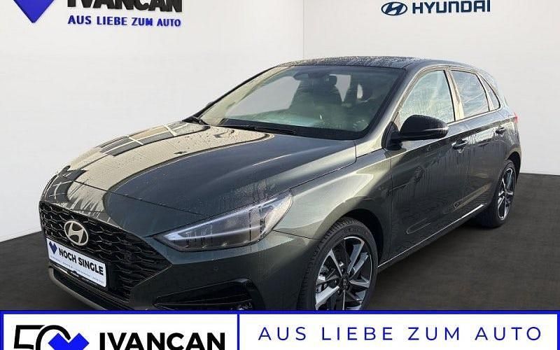 Grün Gebraucht 2025 Hyundai i30 Advantage Limousine | 26.190 € (Etwas zu teuer) - Bild 1/4