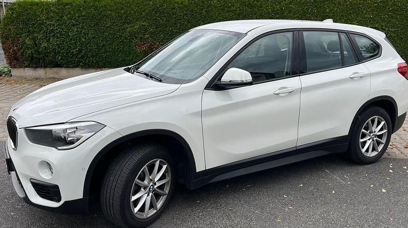 Weiß Gebraucht 2017 BMW X1 SUV | 17.150 € (Guter Preis) - Bild 1/4