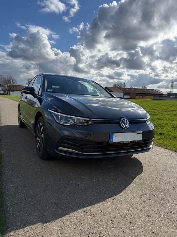 Gebraucht VW Golf VIII Active 150 PS (110 kW) 2023 Grau Limousine