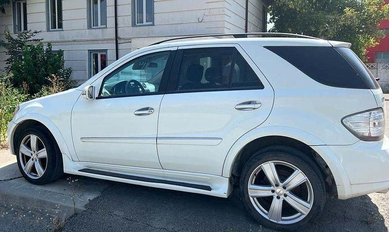 Gebraucht Mercedes ML55 AMG 387 PS (284 kW) 2008 Weiß SUV