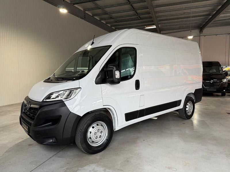 Weiß Gebraucht 2024 Opel Movano Edition Van | 26.900 € (Guter Preis) - Bild 1/4