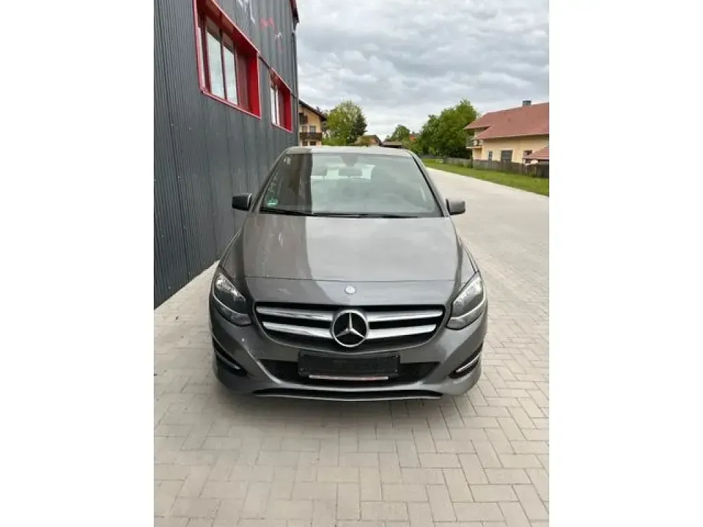 Gebraucht Mercedes B180 109 PS (80 kW) 2015 Grau Kleinwagen