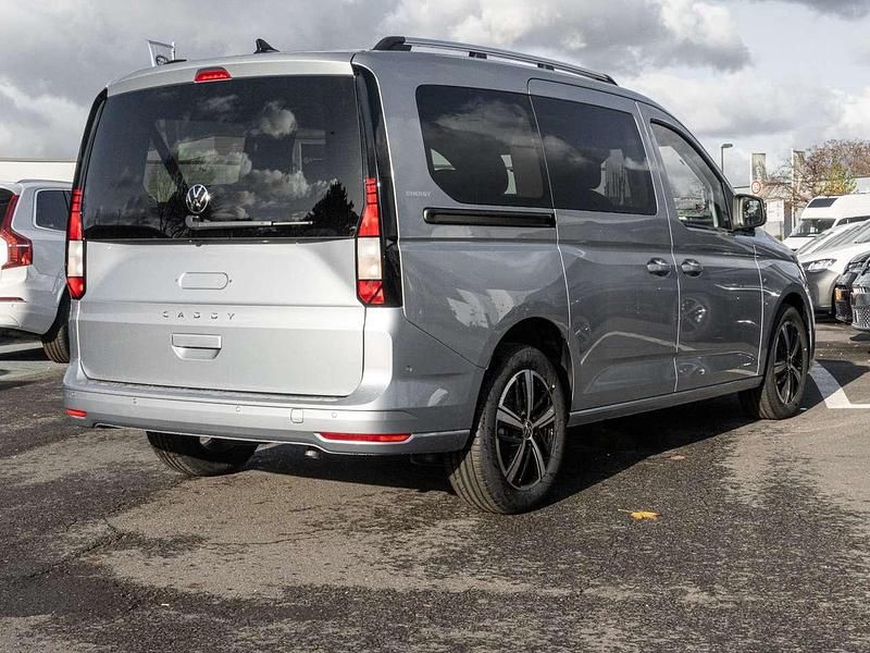 Neu VW Caddy Maxi Life 122 PS (89 kW) 2025 Oyster silver metallic Van / Kleinbus