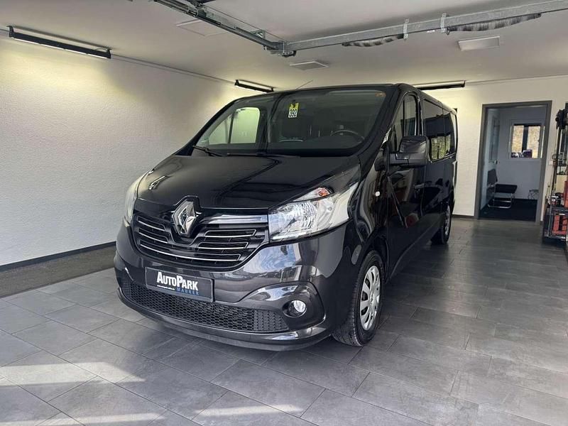 Second-hand Renault Trafic Expression 145 CP (106 kW) 2017 Negru Monovolum