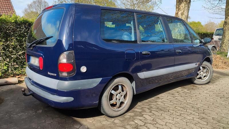 Second-hand Renault Espace 140 CP (102 kW) 2002 Albastru Monovolum
