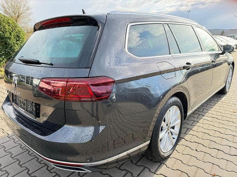 Gebraucht VW Passat Elegance 150 PS (110 kW) 2020 Grau Kombi