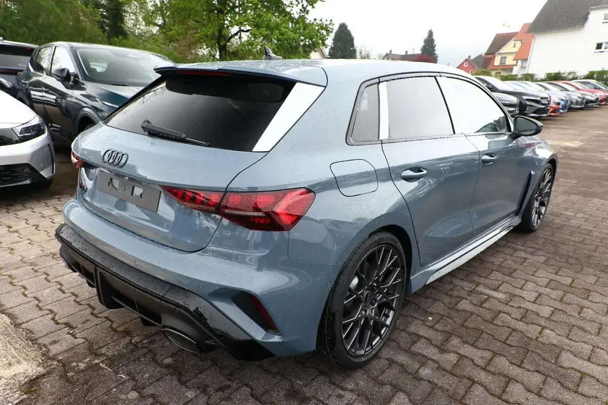 Neu Audi RS3 400 PS (294 kW) 2026 Kemoragrau metallic Limousine
