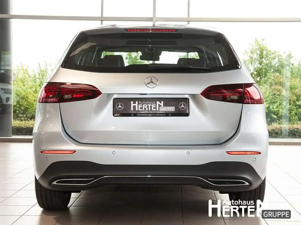 Gebraucht Mercedes B200 Progressive 163 PS (119 kW) 2024 Lack hightechsilber Kleinwagen