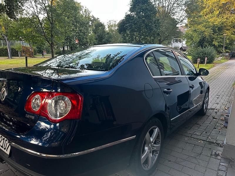 Blau Gebraucht 2005 VW Passat Limousine | 4.000 € - Bild 1/4