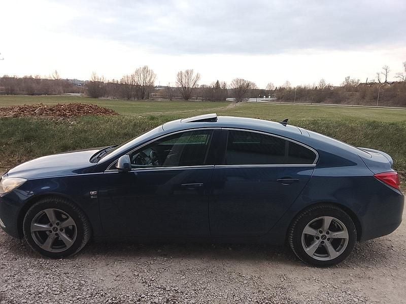 Gebraucht Opel Insignia Edition 131 PS (96 kW) 2012 Schwarz Limousine