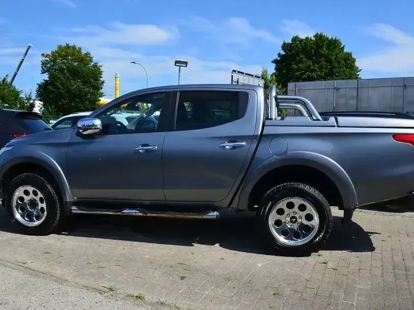 Gebraucht Mitsubishi L200 Plus 181 PS (133 kW) 2015 Grau Pickup