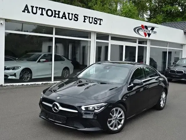 Gebraucht Mercedes CLA180 116 PS (85 kW) 2022 Schwarz Limousine
