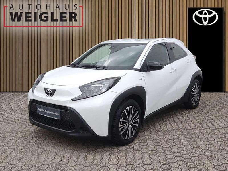 Weiß Gebraucht 2024 Toyota Aygo X X-play SUV | 13.990 € (Guter Preis) - Bild 1/4
