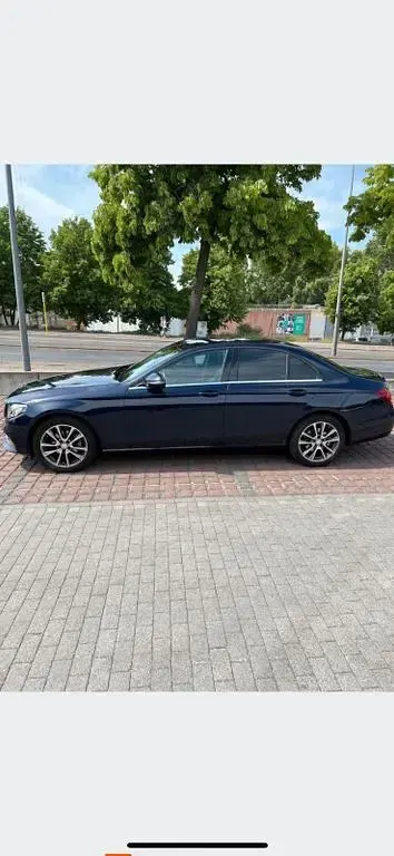 Gebraucht Mercedes E220 Exclusive 194 PS (142 kW) 2016 Blau Limousine