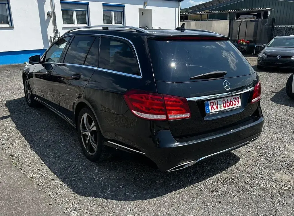 Gebraucht Mercedes E300 231 PS (169 kW) 2013 Schwarz Kombi