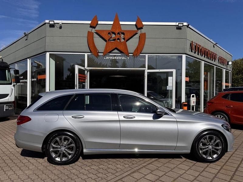 Iridiumsilber Gebraucht 2015 Mercedes C180 Kombi | 17.950 € (Fairer Preis) - Bild 1/4