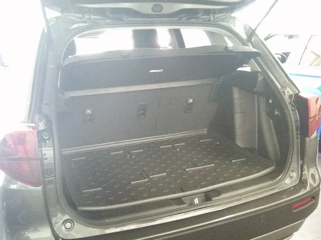 Neu Suzuki Vitara Comfort 110 PS (80 kW) 2026 Grau SUV