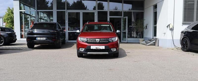 Rot Gebraucht 2020 Dacia Sandero Limousine | 10.900 € (Fairer Preis) - Bild 1/4