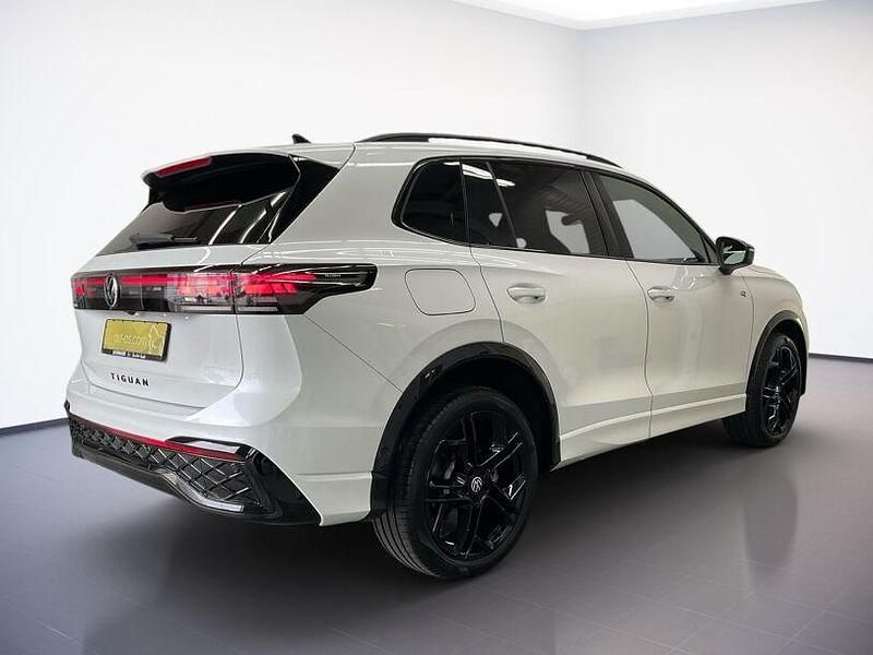 Gebraucht VW Tiguan Pro 272 PS (200 kW) 2025 Oryxweiß perlmutteffekt SUV