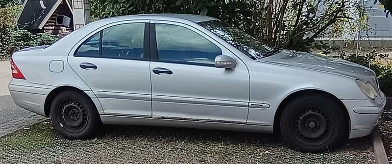 Silber Gebraucht 2002 Mercedes C200 Classic Limousine | 1.399 € (Guter Preis) - Bild 1/4