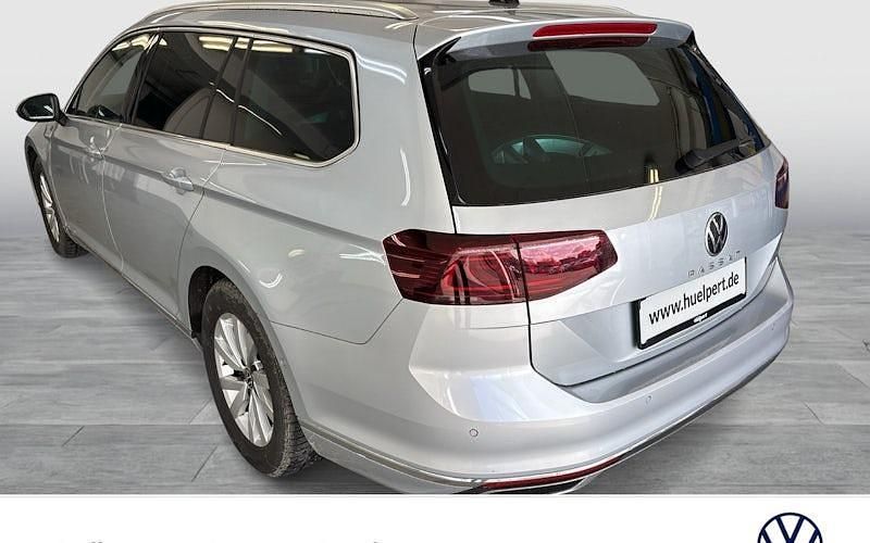 Gebraucht VW Passat Elegance 190 PS (139 kW) 2022 Scale silver metallic Kombi