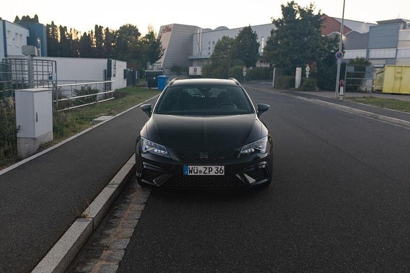 Schwarz Gebraucht 2018 Cupra Leon Limousine | 24.800 € (Etwas zu teuer) - Bild 1/4