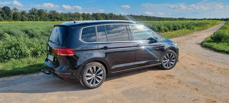 Schwarz Gebraucht 2016 VW Touran R-line Van / Kleinbus | 19.900 € (Fairer Preis) - Bild 1/4