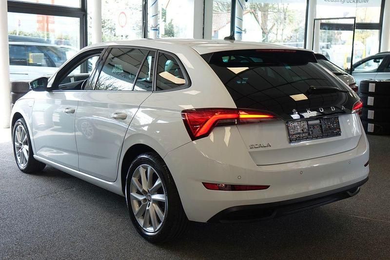 Gebraucht Skoda Scala Clever 110 PS (80 kW) 2022 Weiß Kleinwagen