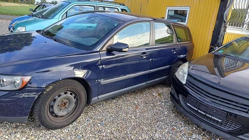 Deep blue solid / solid Gebraucht 2005 Volvo V50 Kinetic Kombi | 800 € (Superpreis) - Bild 1/4