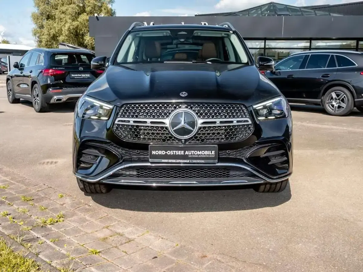 Gebraucht Mercedes GLE300 AMG 269 PS (197 kW) 2024 Metalliclack obsidianschwarz SUV