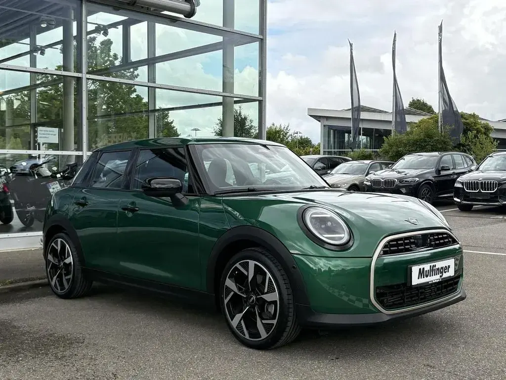 Gebraucht Mini Cooper Favoured 114 kW (156 PS) 2025 Britisch racing green iv (metallic) Kleinwagen