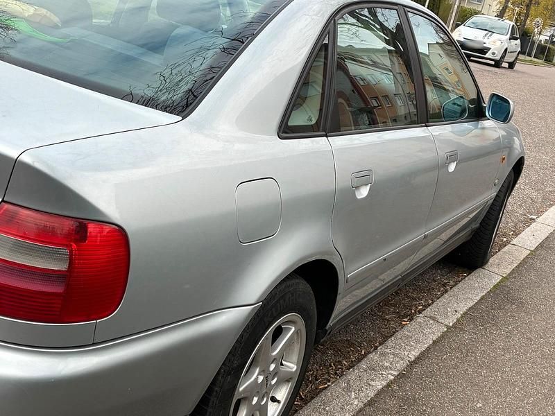 Gebraucht Audi A4 150 PS (110 kW) 1997 Silber Limousine